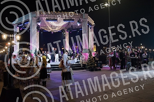 This year's New Year's program of the Public Media Service will be different from the previous ones, due to the coronary virus pandemic and will be broadcast from city squares, not from studios, which is why it is called 