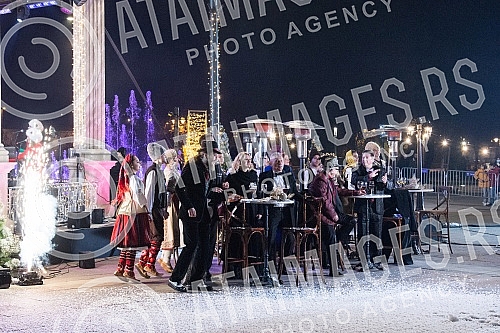 This year's New Year's program of the Public Media Service will be different from the previous ones, due to the coronary virus pandemic and will be broadcast from city squares, not from studios, which is why it is called 