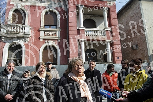 In front of the villa in Topolska 19, a new protest was held by members of the Society for the Arrangement and Beautification of the Crown Wreath, the Topolska Association and the Society for the Beautification of Vracar due to illegal works in that 