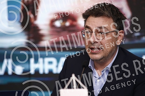 In the press hall of the Kombank hall, Danica Curcica was awarded a plaque of the Yugoslav Cinematheque within the 50th edition of FEST.U press sali Kombank dvorane Danici Curcici dodeljena je plaketa Jugoslovense kinoteke u okviru 50. izdanja FEST