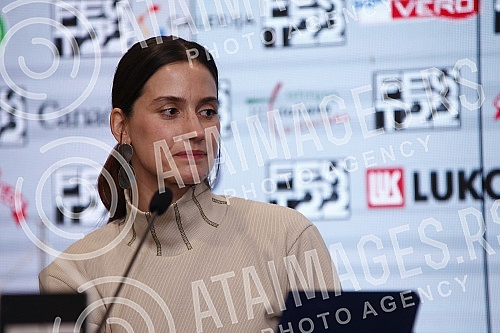 In the press hall of the Kombank hall, Danica Curcica was awarded a plaque of the Yugoslav Cinematheque within the 50th edition of FEST.U press sali Kombank dvorane Danici Curcici dodeljena je plaketa Jugoslovense kinoteke u okviru 50. izdanja FEST