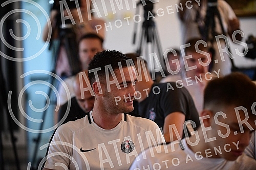 The official call of FK Partizan before the start of the 2022/2023 season was held at the Partizan - Teleoptik Sports Center, and then the first training session was held.Zvanicna prozivka FK Partizana pred pocetak sezone 2022/2023 odrzana je u Spo