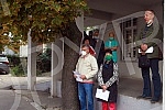 Employees of the Laza Lazarevic Clinic organized a protest in front of the clinic and demanded the dismissal of acting director Ivana Stasevic Karlicic, whom she accuses of mobbing.Zaposleni u Klinici Laza Lazarevic organizovali su protest ispred k
