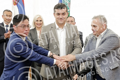 The Vice-President of the Government of Serbia and the Minister of Mining and Energy, Zorana Mihajlovic, attended the signing of the contract between the company Zijin mining and JKP Vodovod in Bor on the connection of 400 households from the village