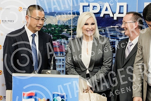 The Vice-President of the Government of Serbia and the Minister of Mining and Energy, Zorana Mihajlovic, attended the signing of the contract between the company Zijin mining and JKP Vodovod in Bor on the connection of 400 households from the village