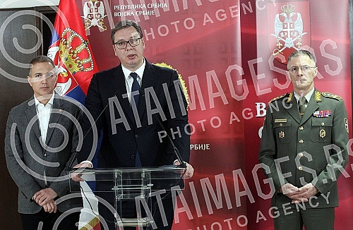 At the Topcider Guard House, Serbian President Aleksandar Vucic, Defense Minister Nebojsa Stefanovic and Chief of General Staff Milan Mojsilovic attended a presentation on the results of the analysis of the state of functional and operational capabil