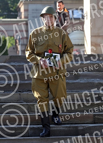 On the occasion of Victory day, a ceremonial laying of wreaths was organized at the Monument of eternal fire and the Monument to the Red Army in the complex of the Memorial park to the liberators of Belgrade.Povodom Dana pobede organizovano je svec