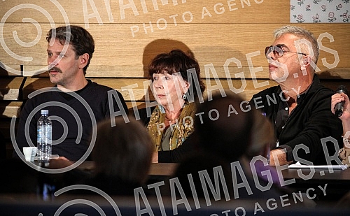 A press conference held in the Yugoslav Drama Theater on the occasion of the premiere of the play The Glass Gate.Odrzana konferencija za novinare u Jugoslovenskom dramskom pozoristu povodom premijere predstave Vrat od stakla.