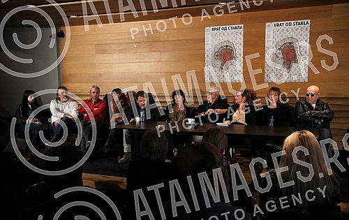 A press conference held in the Yugoslav Drama Theater on the occasion of the premiere of the play The Glass Gate.Odrzana konferencija za novinare u Jugoslovenskom dramskom pozoristu povodom premijere predstave Vrat od stakla.