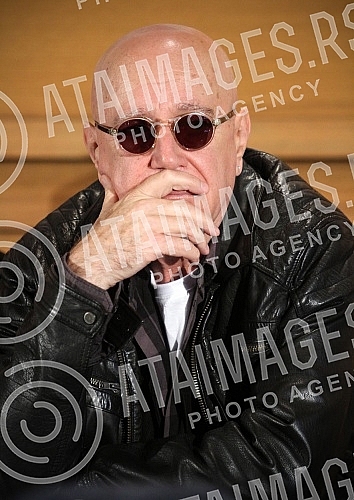 A press conference held in the Yugoslav Drama Theater on the occasion of the premiere of the play The Glass Gate.Odrzana konferencija za novinare u Jugoslovenskom dramskom pozoristu povodom premijere predstave Vrat od stakla.