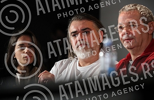 A press conference held in the Yugoslav Drama Theater on the occasion of the premiere of the play The Glass Gate.Odrzana konferencija za novinare u Jugoslovenskom dramskom pozoristu povodom premijere predstave Vrat od stakla.