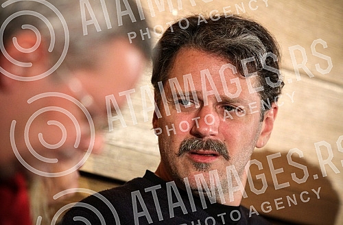 A press conference held in the Yugoslav Drama Theater on the occasion of the premiere of the play The Glass Gate.Odrzana konferencija za novinare u Jugoslovenskom dramskom pozoristu povodom premijere predstave Vrat od stakla.