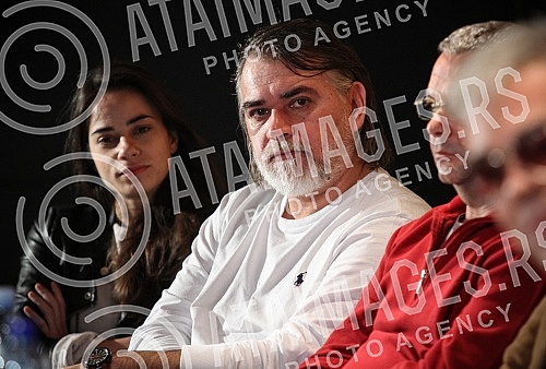 A press conference held in the Yugoslav Drama Theater on the occasion of the premiere of the play The Glass Gate.Odrzana konferencija za novinare u Jugoslovenskom dramskom pozoristu povodom premijere predstave Vrat od stakla.