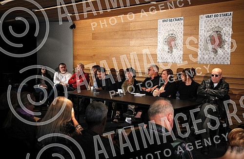 A press conference held in the Yugoslav Drama Theater on the occasion of the premiere of the play The Glass Gate.Odrzana konferencija za novinare u Jugoslovenskom dramskom pozoristu povodom premijere predstave Vrat od stakla.
