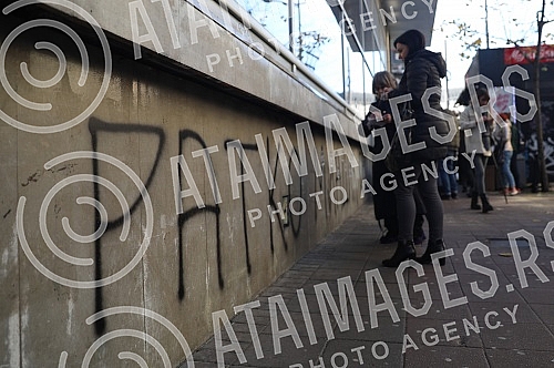 Natasa Kandic and Women in Black pasted graffiti dedicated to Ratko Mladic on the building of the Youth Center.Natasa Kandic i Zene u crnom prelepile su grafit posvecen Ratku Mladicu na zgradi Doma omladine.