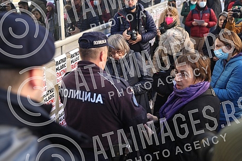 Natasa Kandic and Women in Black pasted graffiti dedicated to Ratko Mladic on the building of the Youth Center.Natasa Kandic i Zene u crnom prelepile su grafit posvecen Ratku Mladicu na zgradi Doma omladine.