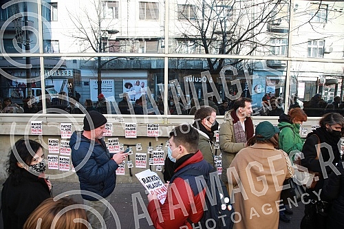 Natasa Kandic and Women in Black pasted graffiti dedicated to Ratko Mladic on the building of the Youth Center.Natasa Kandic i Zene u crnom prelepile su grafit posvecen Ratku Mladicu na zgradi Doma omladine.