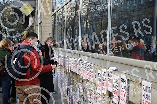 Natasa Kandic and Women in Black pasted graffiti dedicated to Ratko Mladic on the building of the Youth Center.Natasa Kandic i Zene u crnom prelepile su grafit posvecen Ratku Mladicu na zgradi Doma omladine.