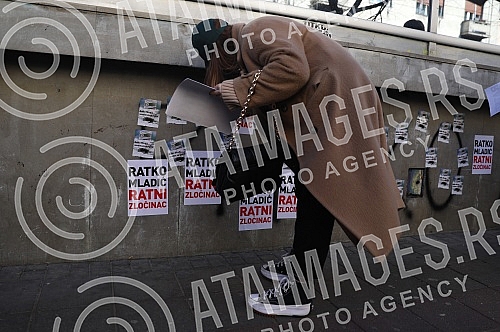 Natasa Kandic and Women in Black pasted graffiti dedicated to Ratko Mladic on the building of the Youth Center.Natasa Kandic i Zene u crnom prelepile su grafit posvecen Ratku Mladicu na zgradi Doma omladine.