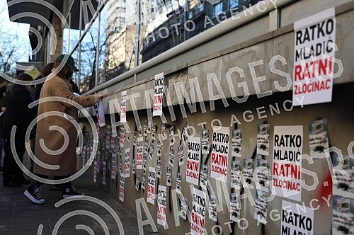 Natasa Kandic and Women in Black pasted graffiti dedicated to Ratko Mladic on the building of the Youth Center.Natasa Kandic i Zene u crnom prelepile su grafit posvecen Ratku Mladicu na zgradi Doma omladine.