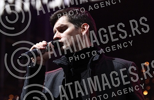 Replay welcome the New Year in the municipality of Novi Beograd with performances Group - SARS and Beogradski sindikat.Repriza doceka Nove godine na opstini Novi Beograd uz nastupe greupe SARS i Beogradski sindikat