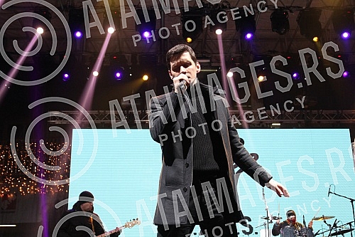 Replay welcome the New Year in the municipality of Novi Beograd with performances Group - SARS and Beogradski sindikat.Repriza doceka Nove godine na opstini Novi Beograd uz nastupe greupe SARS i Beogradski sindikat