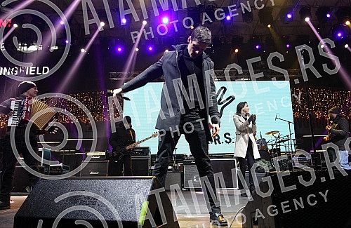 Replay welcome the New Year in the municipality of Novi Beograd with performances Group - SARS and Beogradski sindikat.Repriza doceka Nove godine na opstini Novi Beograd uz nastupe greupe SARS i Beogradski sindikat