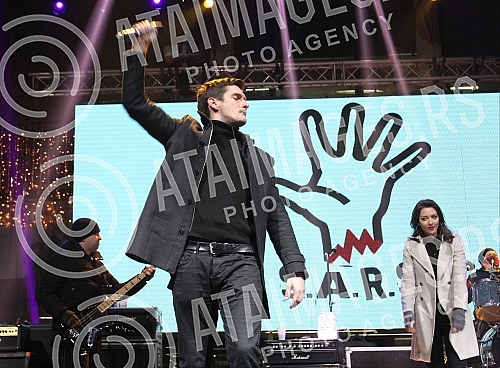 Replay welcome the New Year in the municipality of Novi Beograd with performances Group - SARS and Beogradski sindikat.Repriza doceka Nove godine na opstini Novi Beograd uz nastupe greupe SARS i Beogradski sindikat