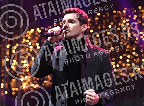 Replay welcome the New Year in the municipality of Novi Beograd with performances Group - SARS and Beogradski sindikat.Repriza doceka Nove godine na opstini Novi Beograd uz nastupe greupe SARS i Beogradski sindikat