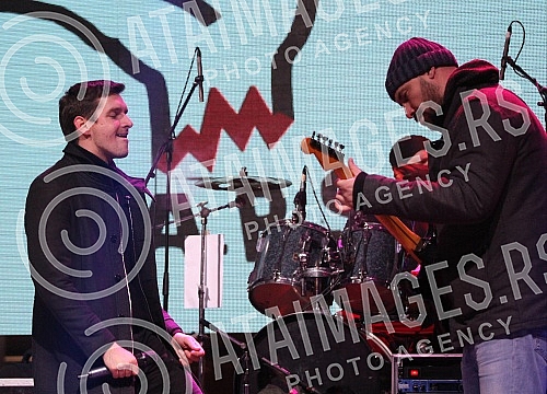 Replay welcome the New Year in the municipality of Novi Beograd with performances Group - SARS and Beogradski sindikat.Repriza doceka Nove godine na opstini Novi Beograd uz nastupe greupe SARS i Beogradski sindikat