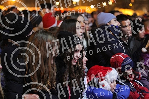 Replay welcome the New Year in the municipality of Novi Beograd with performances Group - SARS and Beogradski sindikat.Repriza doceka Nove godine na opstini Novi Beograd uz nastupe greupe SARS i Beogradski sindikat