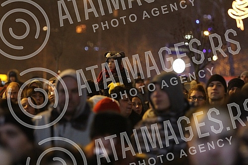 Replay welcome the New Year in the municipality of Novi Beograd with performances Group - SARS and Beogradski sindikat.Repriza doceka Nove godine na opstini Novi Beograd uz nastupe greupe SARS i Beogradski sindikat