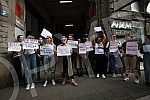 In front of the building where the editorial office of the daily Informer is located, a second protest was held in the organization of Women's Solidarity due to the publication of an interview with serial rapist Igor Milosevic.Ispred zgrade u kojoj
