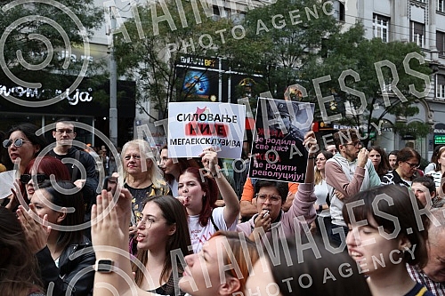 In front of the building where the editorial office of the daily Informer is located, a second protest was held in the organization of Women's Solidarity due to the publication of an interview with serial rapist Igor Milosevic.Ispred zgrade u kojoj