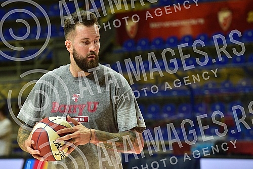The match of the 1st round of the AdmiralBet Aba league between KK Crvena zvezda mts and KK MZT Skopje Aerodrom was played in the Aleksandar Nikolic hall.Utkamica 1. kola AdmiralBet Aba lige izmedju KK Crvena zvezda mts i KK MZT Skopje Aerodrom odi