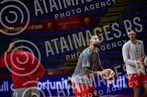 The match of the 1st round of the AdmiralBet Aba league between KK Crvena zvezda mts and KK MZT Skopje Aerodrom was played in the Aleksandar Nikolic hall.Utkamica 1. kola AdmiralBet Aba lige izmedju KK Crvena zvezda mts i KK MZT Skopje Aerodrom odi