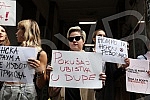 In front of the building where the editorial office of the daily Informer is located, a second protest was held in the organization of Women's Solidarity due to the publication of an interview with serial rapist Igor Milosevic.Ispred zgrade u kojoj