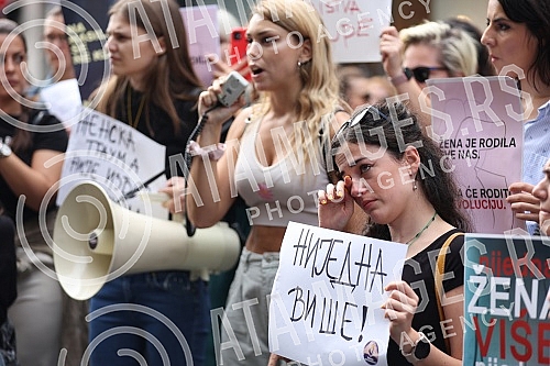 In front of the building where the editorial office of the daily Informer is located, a second protest was held in the organization of Women's Solidarity due to the publication of an interview with serial rapist Igor Milosevic.Ispred zgrade u kojoj