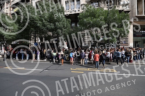 In front of the building where the editorial office of the daily Informer is located, a second protest was held in the organization of Women's Solidarity due to the publication of an interview with serial rapist Igor Milosevic.Ispred zgrade u kojoj