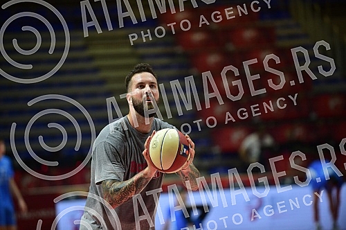 The match of the 1st round of the AdmiralBet Aba league between KK Crvena zvezda mts and KK MZT Skopje Aerodrom was played in the Aleksandar Nikolic hall.Utkamica 1. kola AdmiralBet Aba lige izmedju KK Crvena zvezda mts i KK MZT Skopje Aerodrom odi