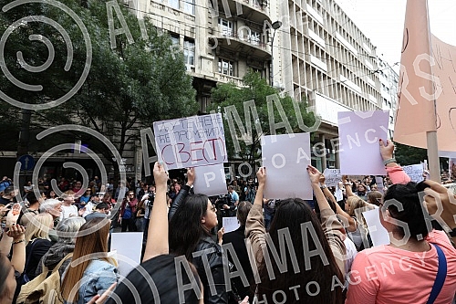 In front of the building where the editorial office of the daily Informer is located, a second protest was held in the organization of Women's Solidarity due to the publication of an interview with serial rapist Igor Milosevic.Ispred zgrade u kojoj