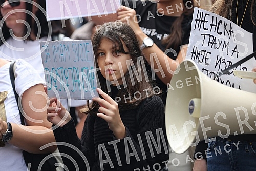 In front of the building where the editorial office of the daily Informer is located, a second protest was held in the organization of Women's Solidarity due to the publication of an interview with serial rapist Igor Milosevic.Ispred zgrade u kojoj