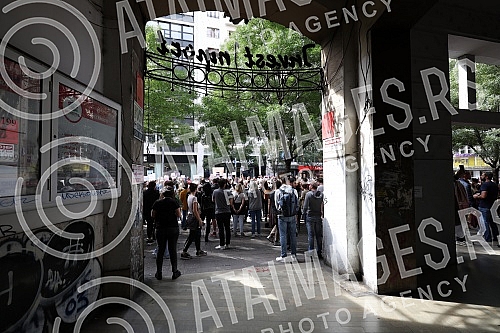 In front of the building where the editorial office of the daily Informer is located, a second protest was held in the organization of Women's Solidarity due to the publication of an interview with serial rapist Igor Milosevic.Ispred zgrade u kojoj