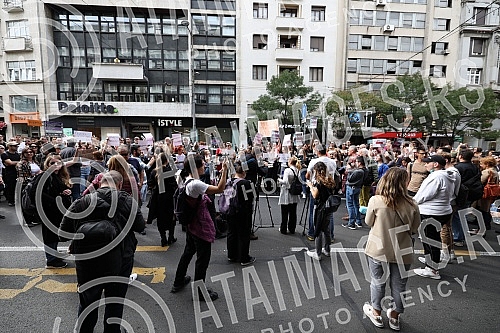 In front of the building where the editorial office of the daily Informer is located, a second protest was held in the organization of Women's Solidarity due to the publication of an interview with serial rapist Igor Milosevic.Ispred zgrade u kojoj