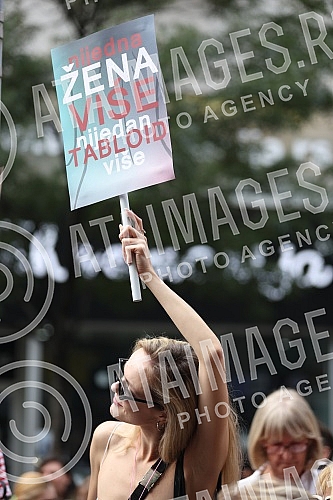 In front of the building where the editorial office of the daily Informer is located, a second protest was held in the organization of Women's Solidarity due to the publication of an interview with serial rapist Igor Milosevic.Ispred zgrade u kojoj