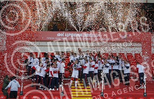 The traditional ceremony of awarding cups and medals intended for the winners of the Linglong Tire Super League of Serbia.Tradicionalna ceremonija dodele pehara i medalja namenjenih osvajacima Linglong Tire Super lige Srbije