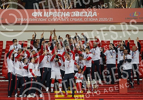 The traditional ceremony of awarding cups and medals intended for the winners of the Linglong Tire Super League of Serbia.Tradicionalna ceremonija dodele pehara i medalja namenjenih osvajacima Linglong Tire Super lige Srbije