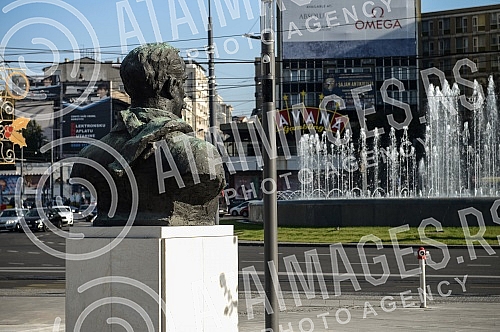 The monument was discovered by Dimitri Tucovic on Slavija Square.Otkriven spomenik Dimitriju Tucovic na trgu Slavija.