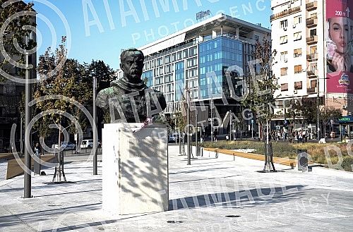 The monument was discovered by Dimitri Tucovic on Slavija Square.Otkriven spomenik Dimitriju Tucovic na trgu Slavija.