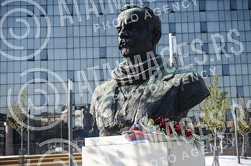The monument was discovered by Dimitri Tucovic on Slavija Square.Otkriven spomenik Dimitriju Tucovic na trgu Slavija.